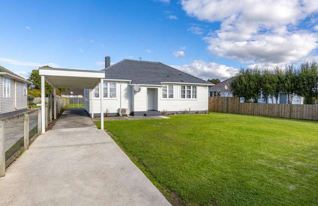 Modernised 1940s Home - Fully Fenced!