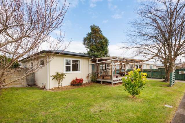 Potential Plus In Prime Location!