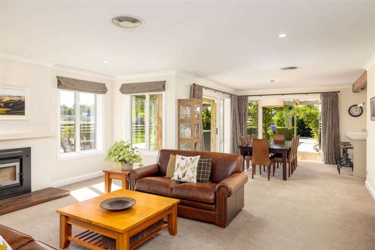 76 Carnaveron Drive Lincoln_7