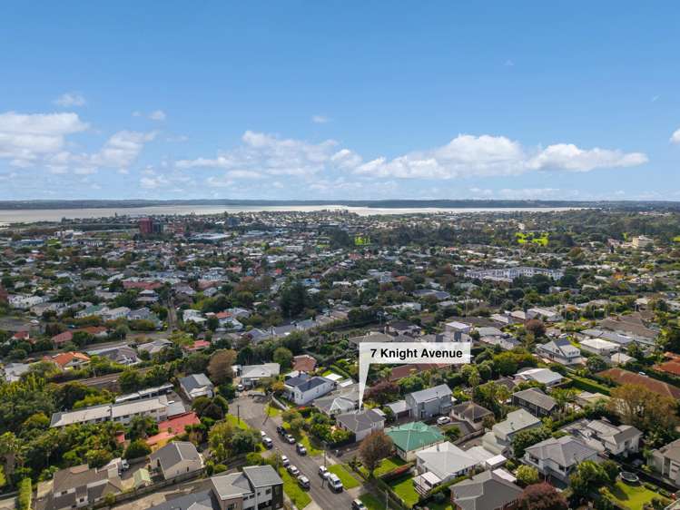 7 Knight Avenue Mt Albert_24