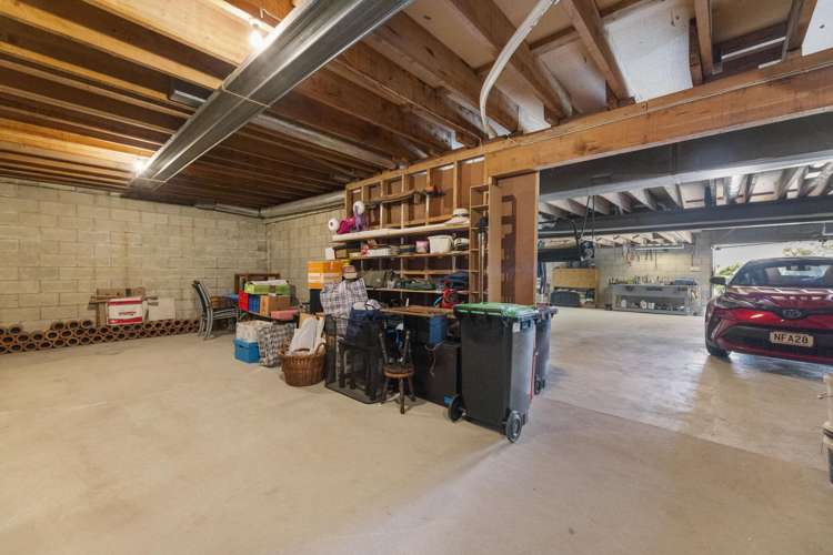 113 Easther Crescent Kew_32