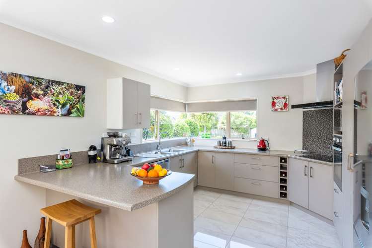 8 Leanne Way Waikanae Beach_7