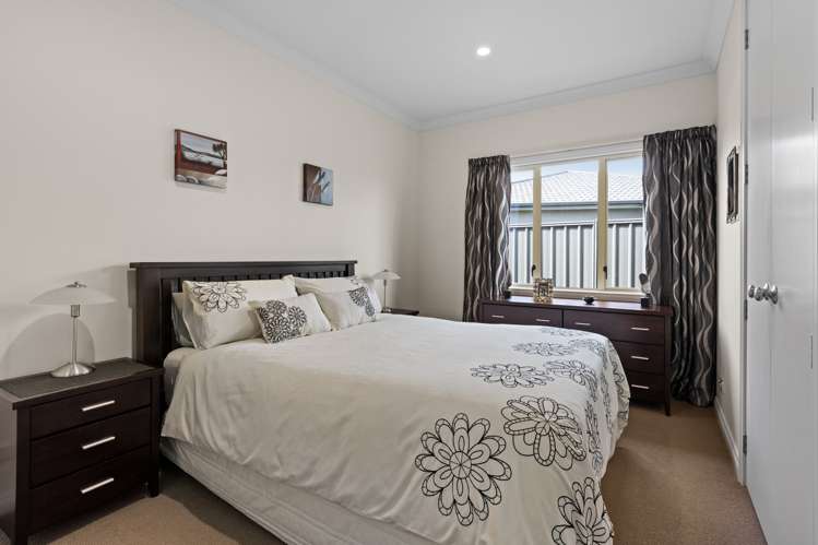 14 Heynes Place Clive_9