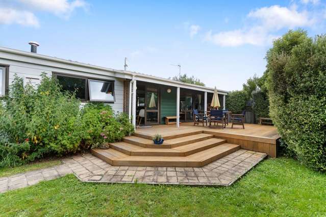 Warm, Private Lockwood Living with Studio