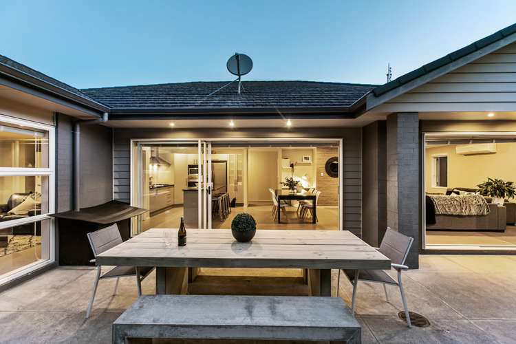 14 Chateau Rise Flat Bush_16