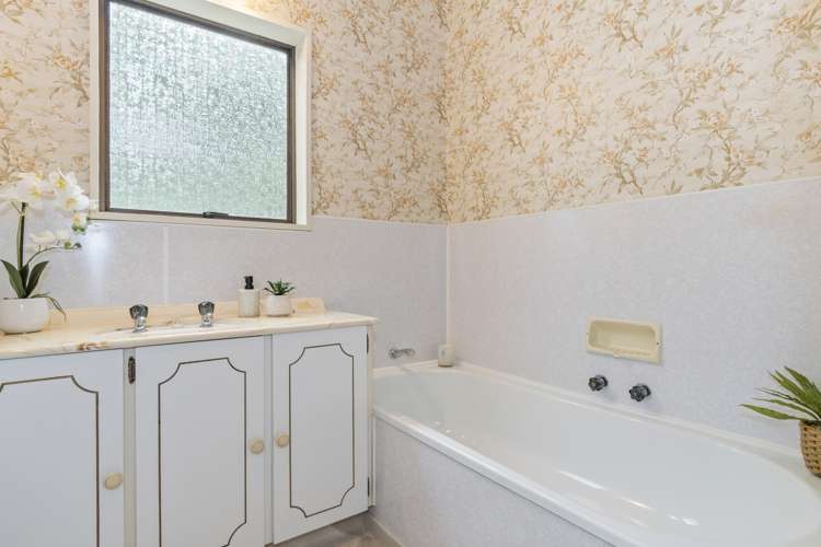 48 Eaton Crescent Matua_9