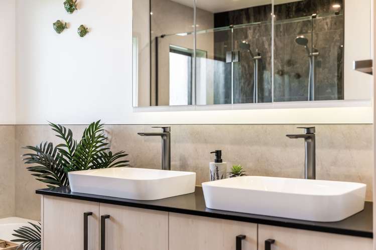 11 Rochas Place Clover Park_18