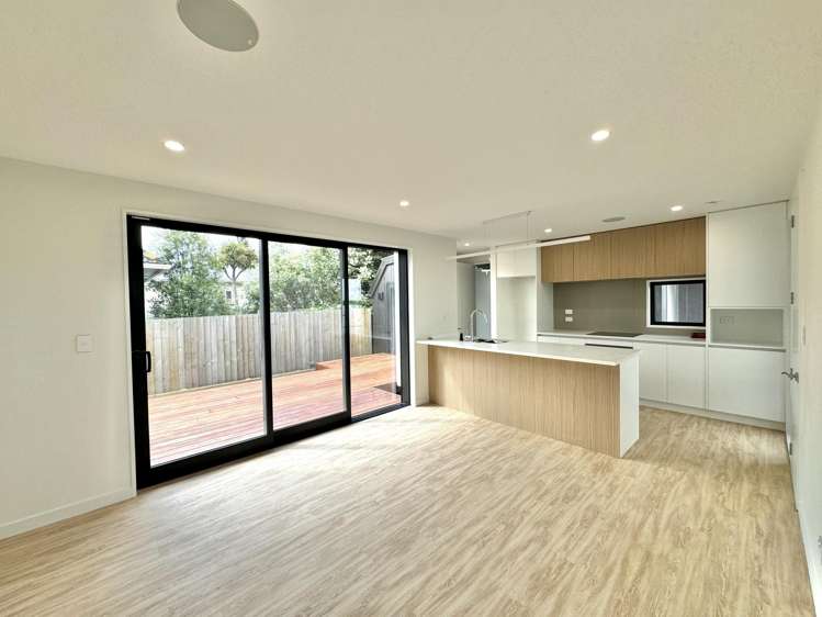 2/5 Clarence Street South_0