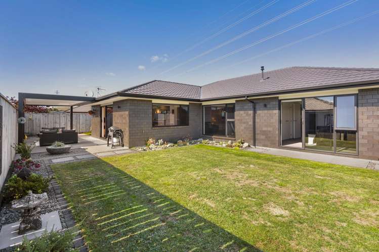 32 Honeyfield Drive Whalers Gate_18