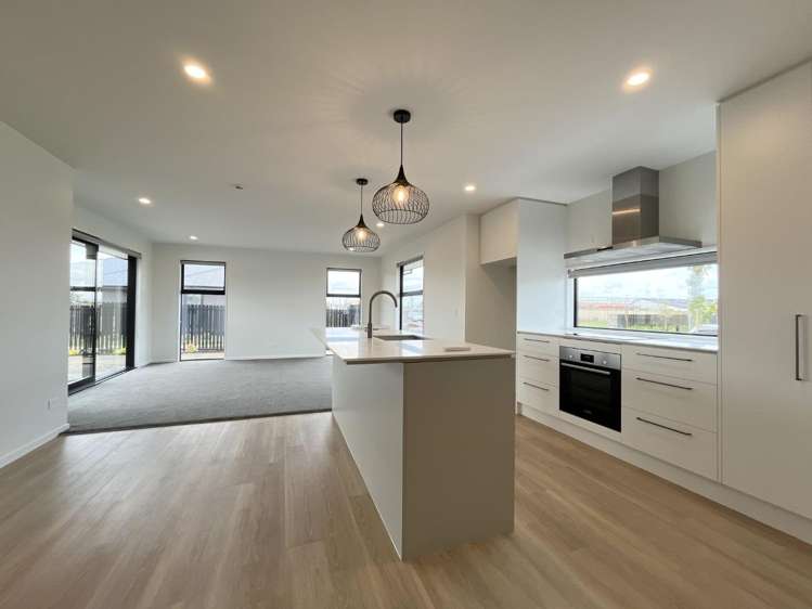 26 Harlequin Drive 11103_1