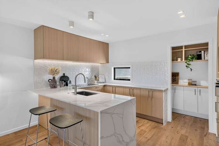 22B Weybridge Crescent_4