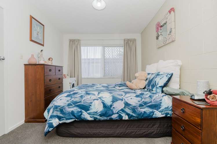 2/100 River Road Hamilton East_12
