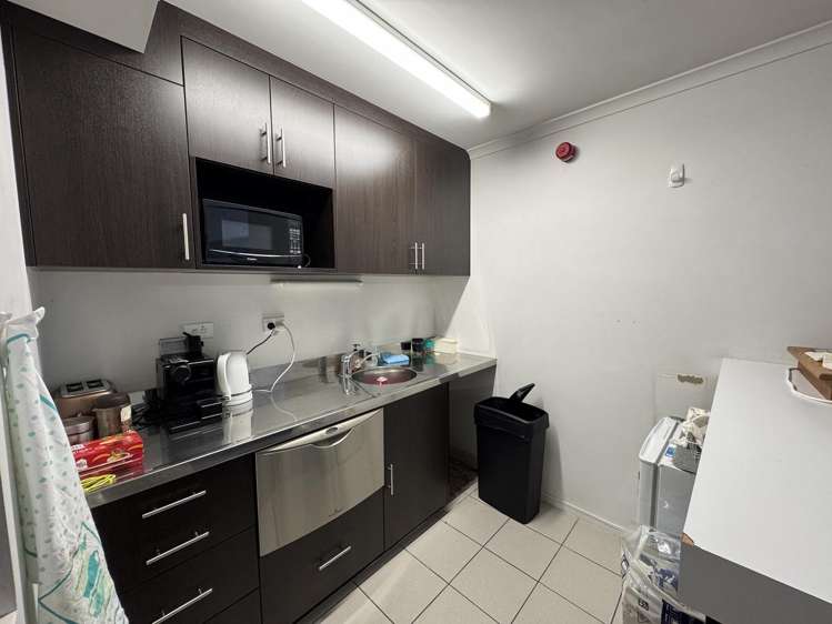 Whole building/4 Ebor Street Te Aro_5