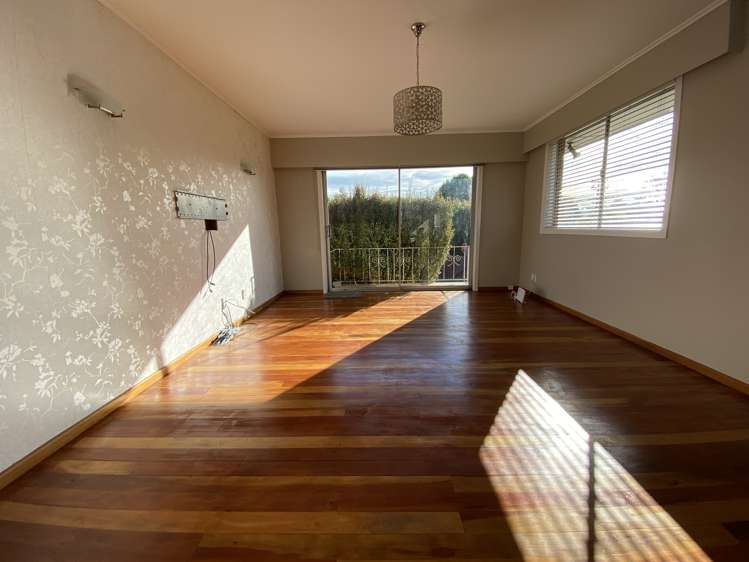 1/61 Royal View Road Te Atatu South_4