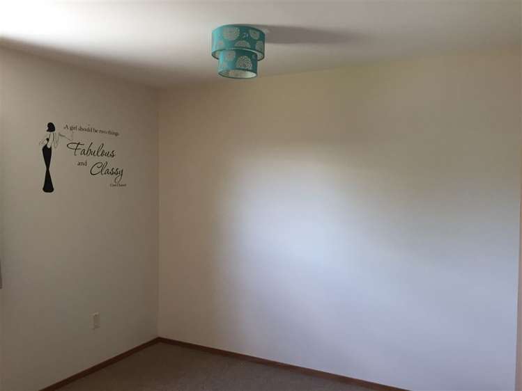 2 School Lane Kirwee_5