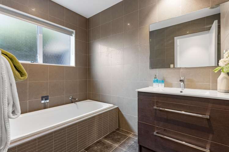 48 Galloway Crescent Farm Cove_24