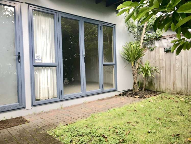 2/8 Soljak Place Mount Albert_5