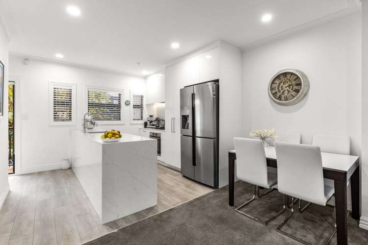 9/177 Hurstmere Road Takapuna_3