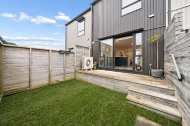2/12 Stanley Street_2