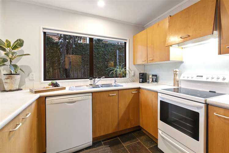 2/14 Aramoana Avenue Devonport_5