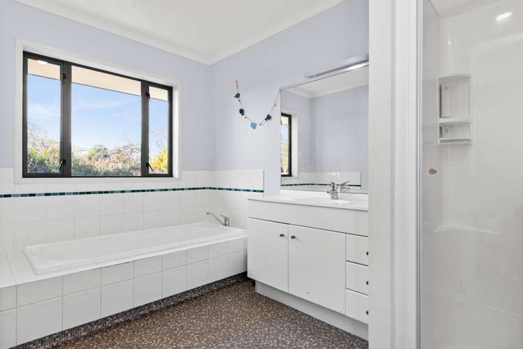 11a Bowling Road Greenmeadows_19