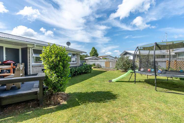 20 Rosalind Street Deanwell_12