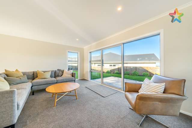 64 Manapouri Grove Kelson_3