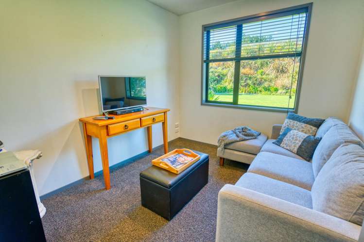 14 Tasman View Road Paroa_17