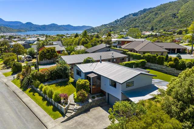 Easy living, prime Waikawa location