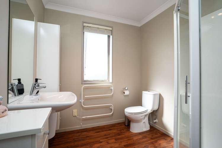 42 Pohutukawa Crescent Parklands_16