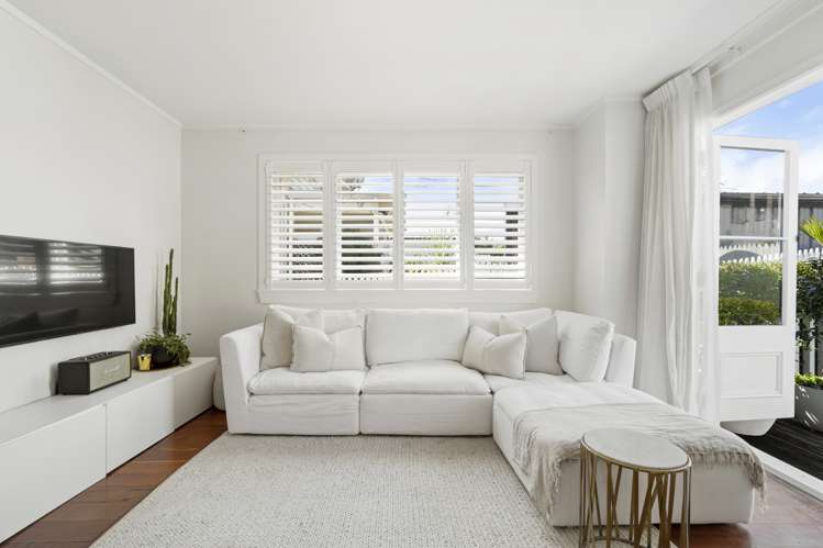 2/12 Webber Street Westmere_2