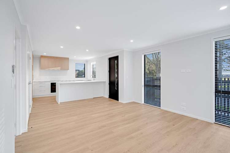 1 London Lane 11373_3