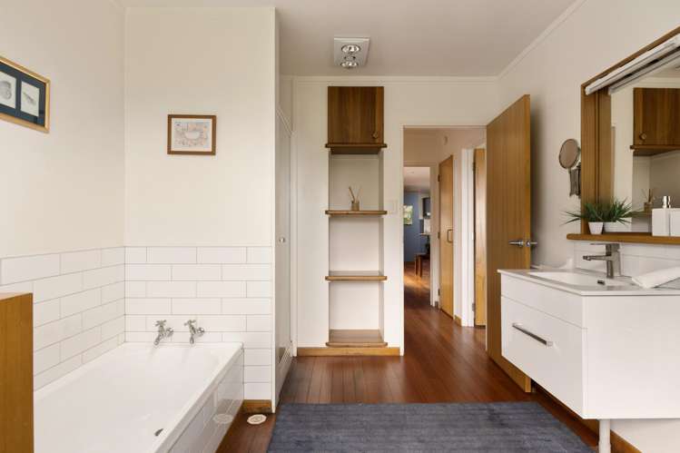 36 Sirrah Street Okitu_16