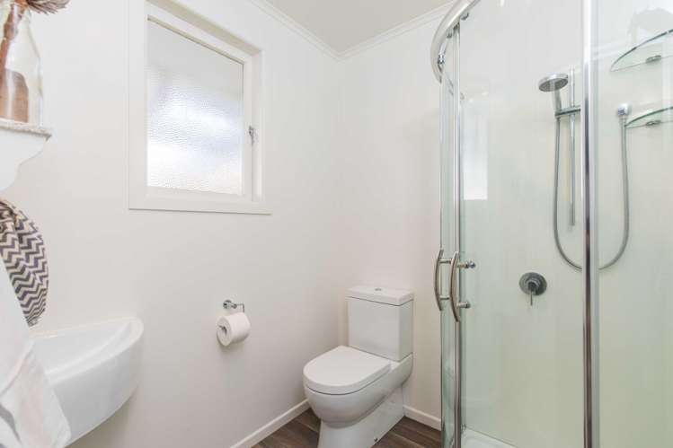 10 Kiwi Esplanade Mangere Bridge_16