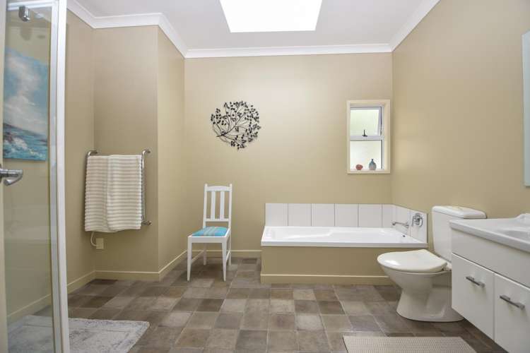 26 Deller Drive Carterton_14