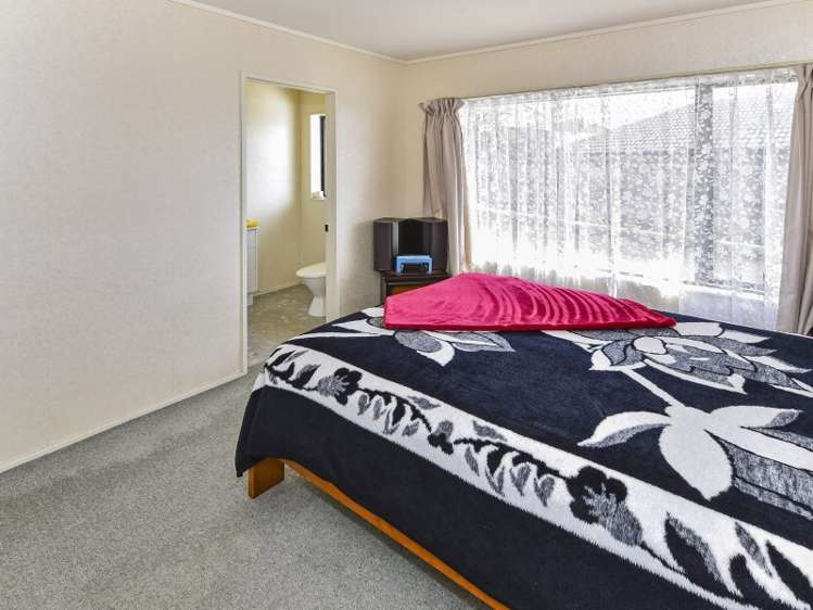 29 Hilltop Road Clover Park_21