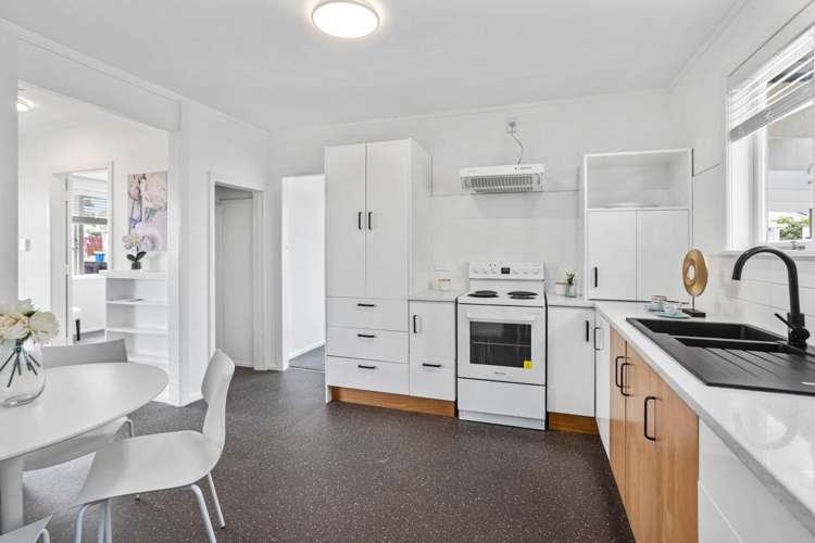 64 Archibald Road Kelston_5