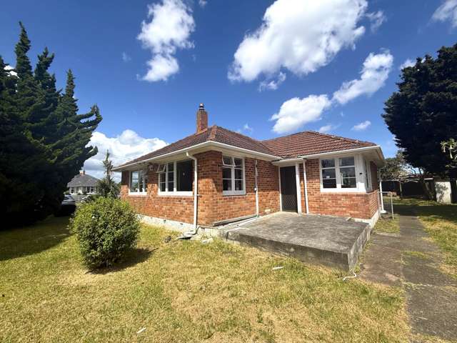 SPACIOUS THREE BEDROOM!!