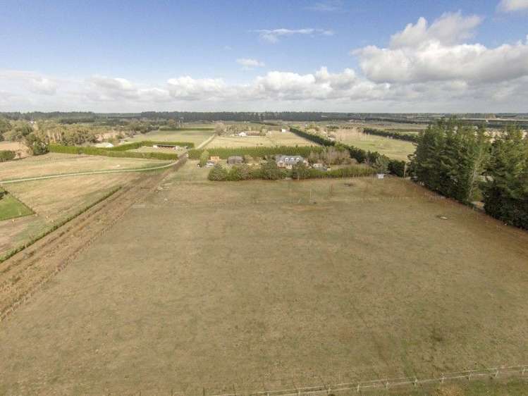 570 Halkett Road West Melton_23