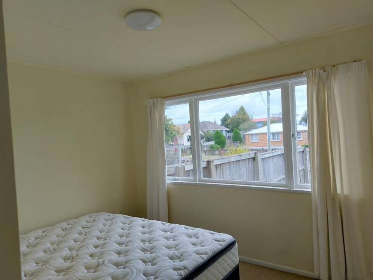 2/211 Rifle Range Road 11209_6