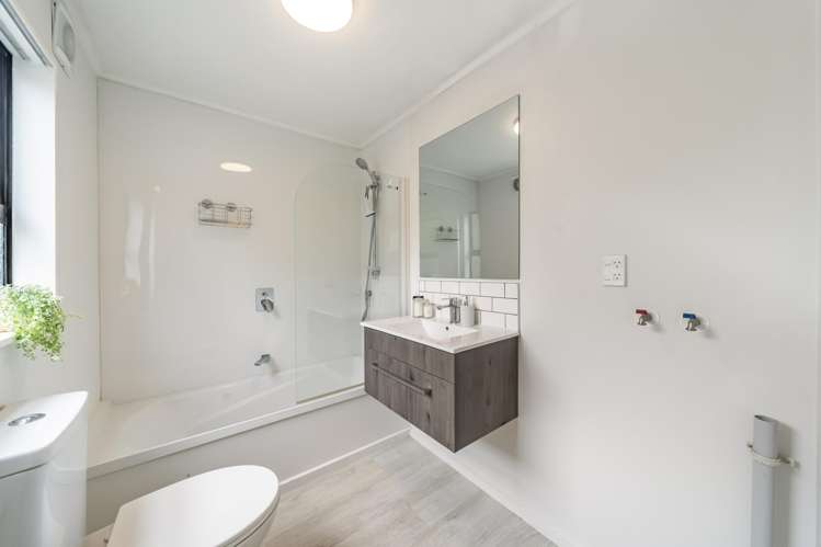 66 Woodhouse Avenue Karori_13