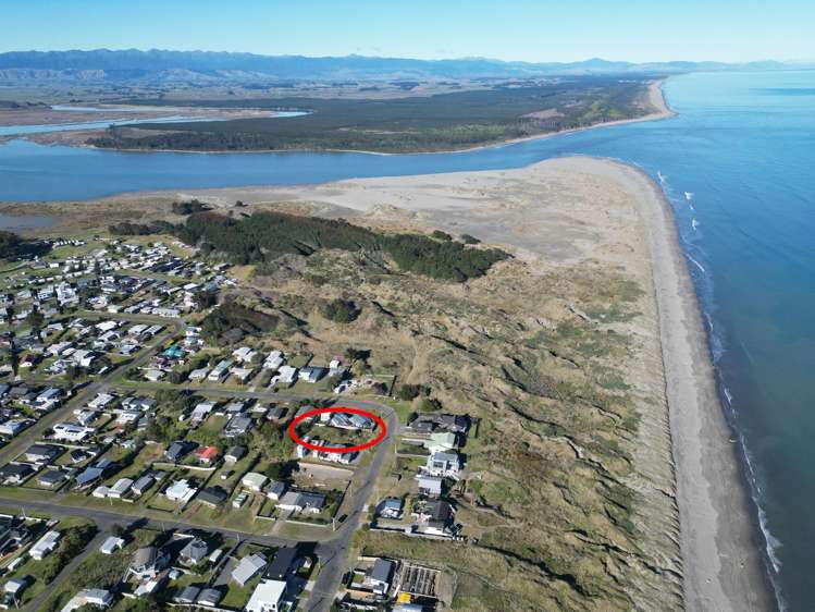 37 Marine Parade South Foxton Beach_12