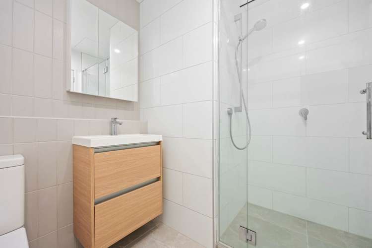 211/1 Kimiora Street Three Kings_7