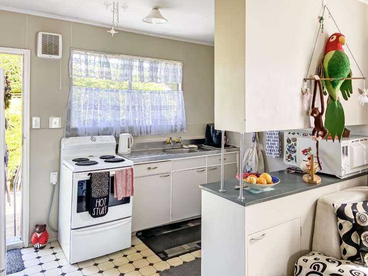 2/69A Pine Avenue 11305_2