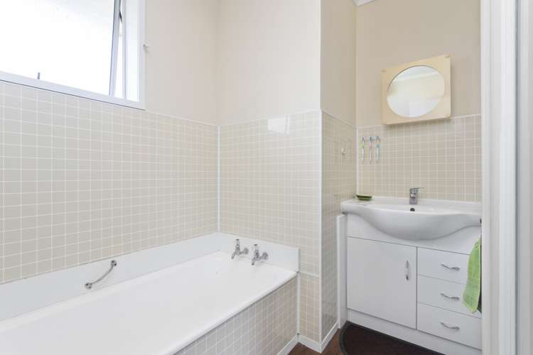 2/2 Westall Road New Lynn_11