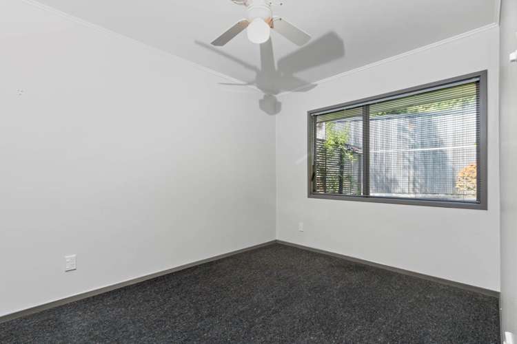 2/1 De Val Drive Titirangi_7