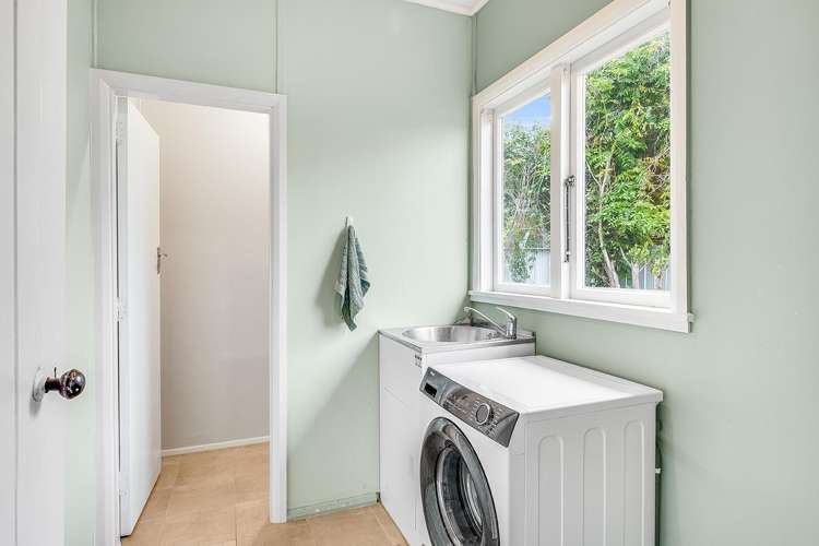 221 Fox Street Hamilton East_10