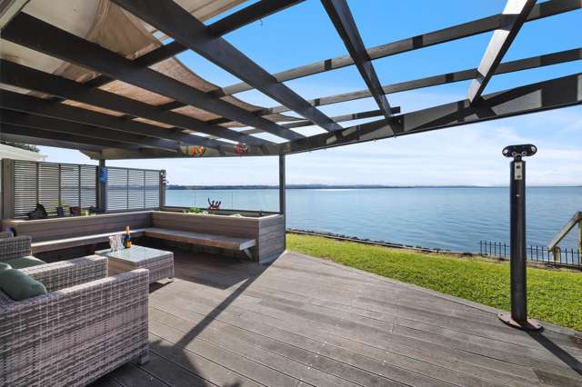 Stunning Kiwiana Beach Retreat - Paradise Awaits!