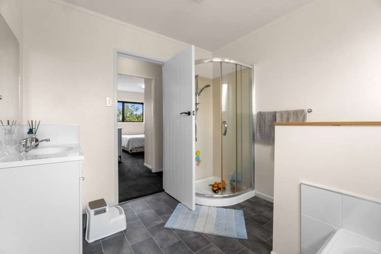 3 Highland Drive Pukete_11