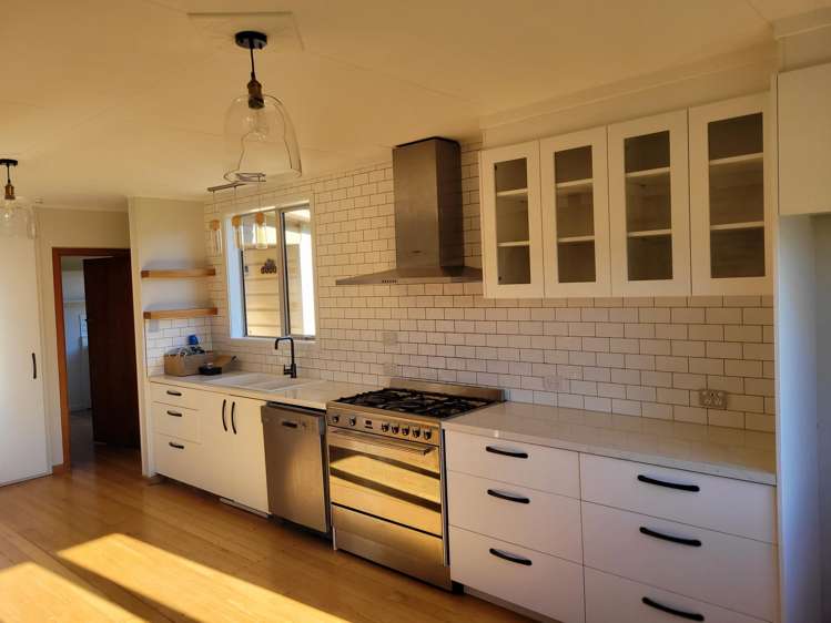 2 Danseys Pass Road Livingstone_16